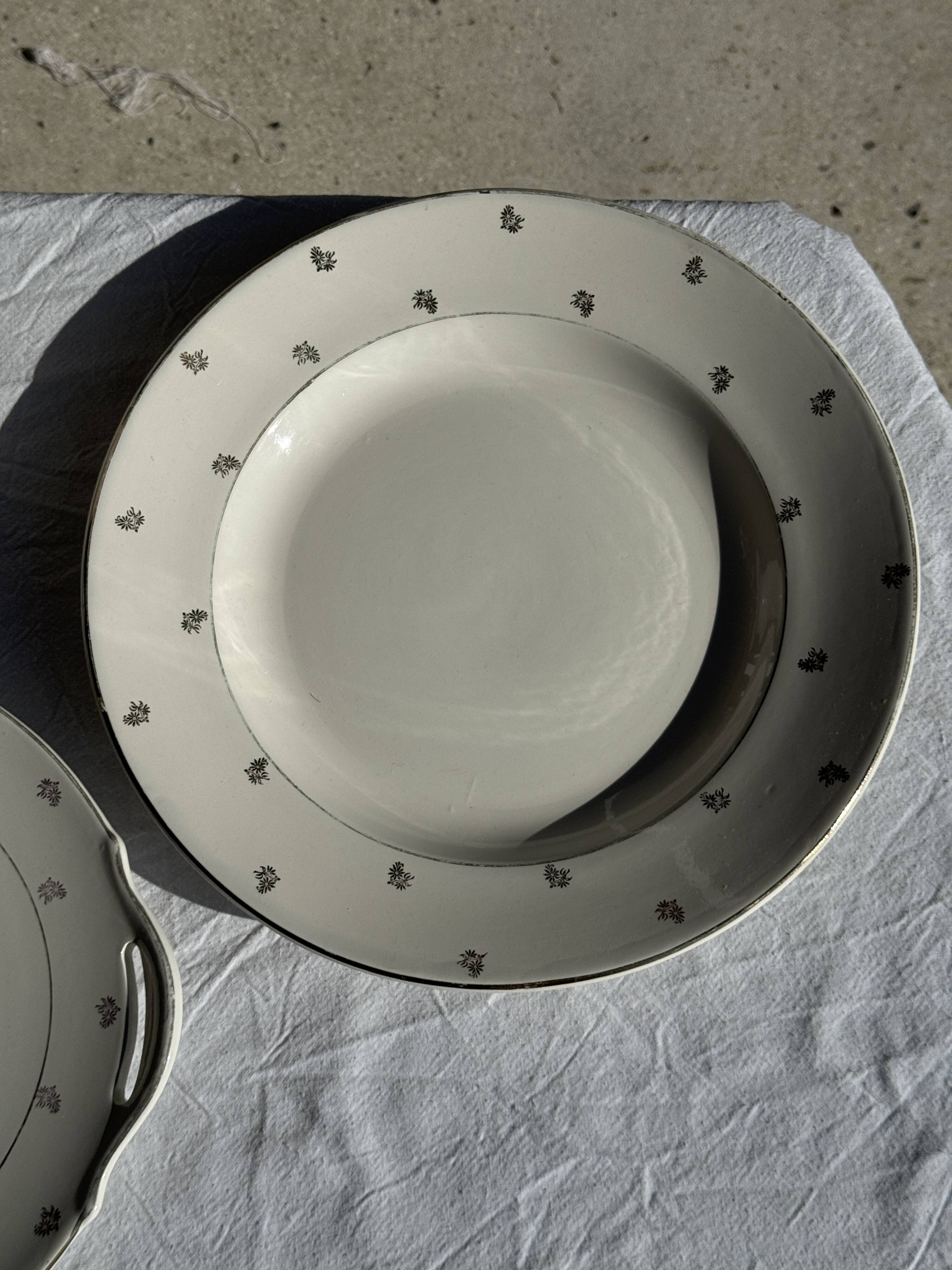 Circular plate model Nico gold Digoin Sarreguemines D30.5