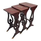 Series of three red lacquered nesting tables with gold decoration in Asian style, nineteenth