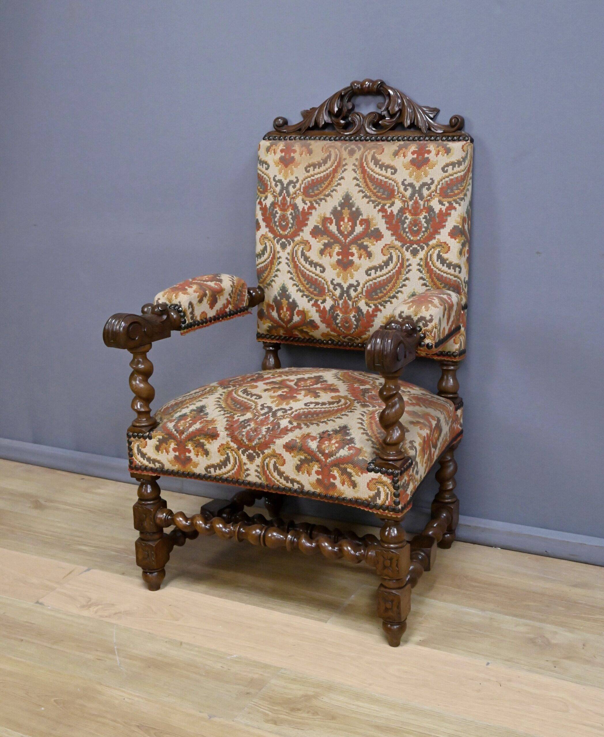 Ornamental armchair in oak, Louis XIII style – Early 20th century