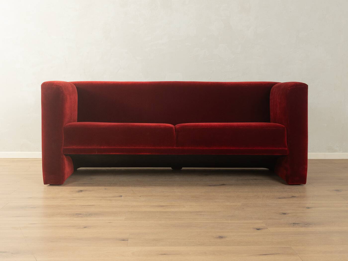 Striking velvet sofa from the 1980s