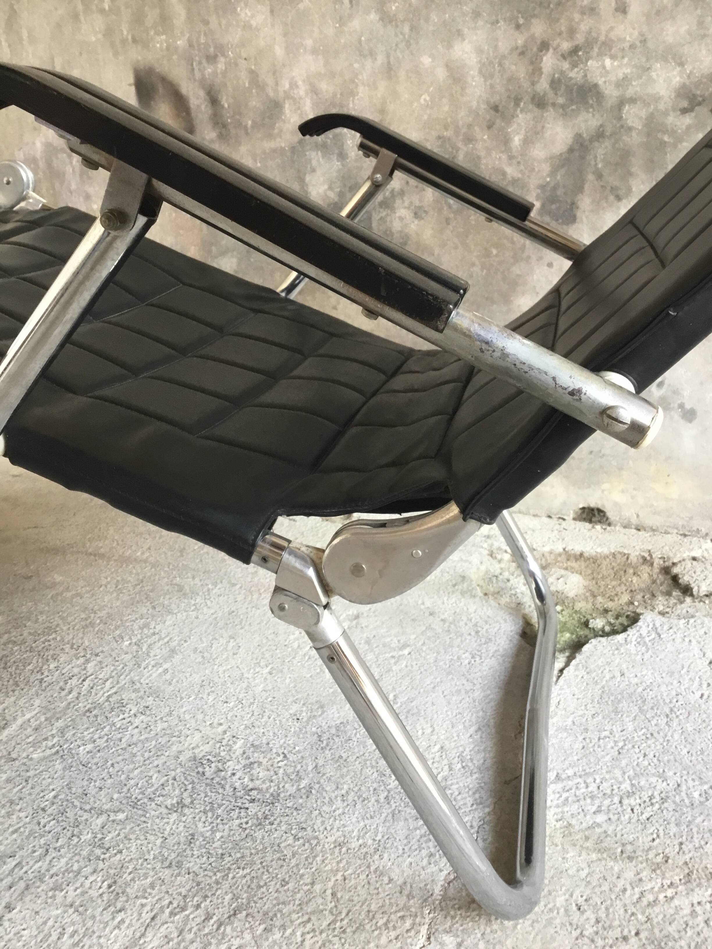 Condor lounge chair or deckchair in black leather - made in France - design 1970