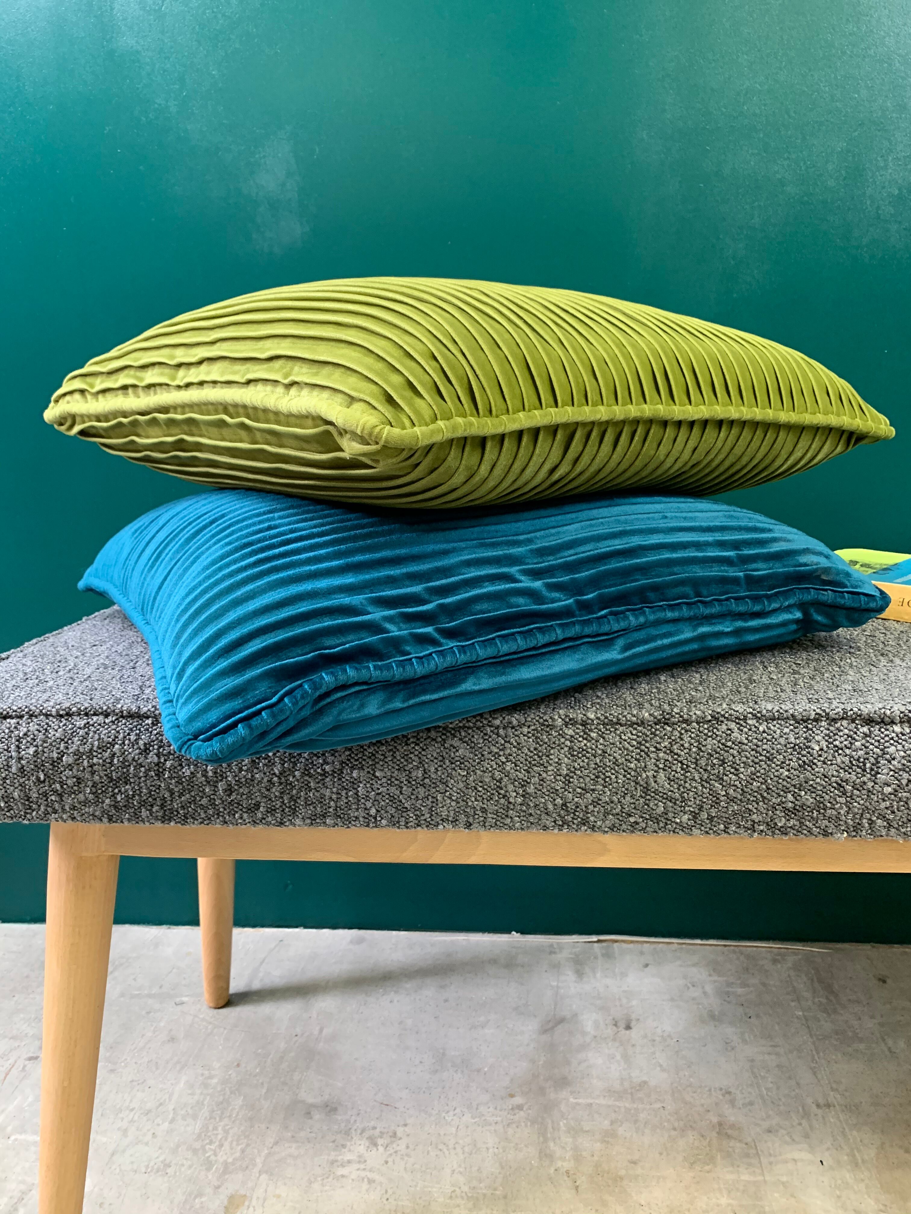 Scandinavian-line bench