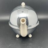 Ceramic and metal teapot with felt insulation