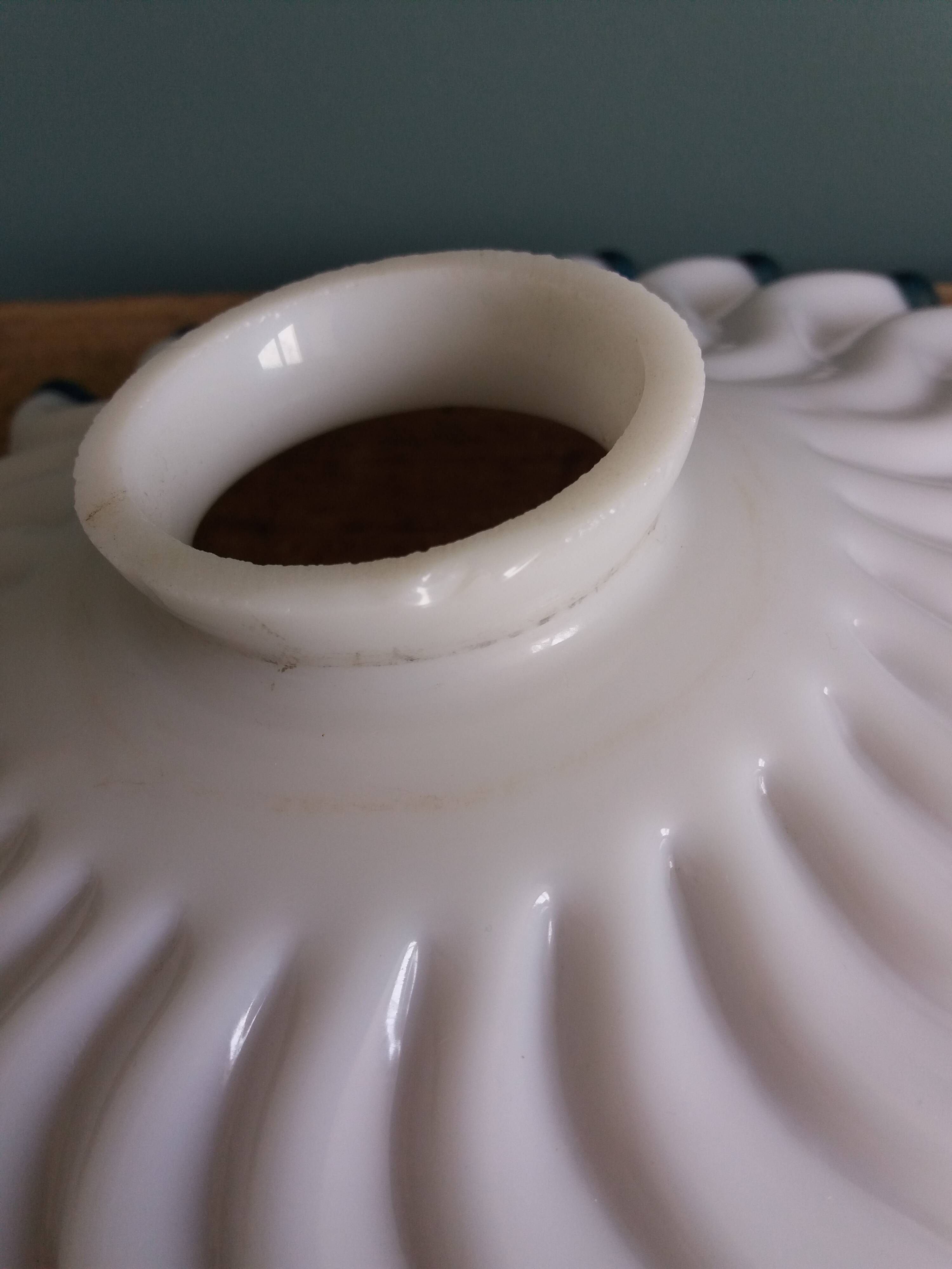 Adjustable "rise and fall" suspension, opaline and porcelain rise and fall