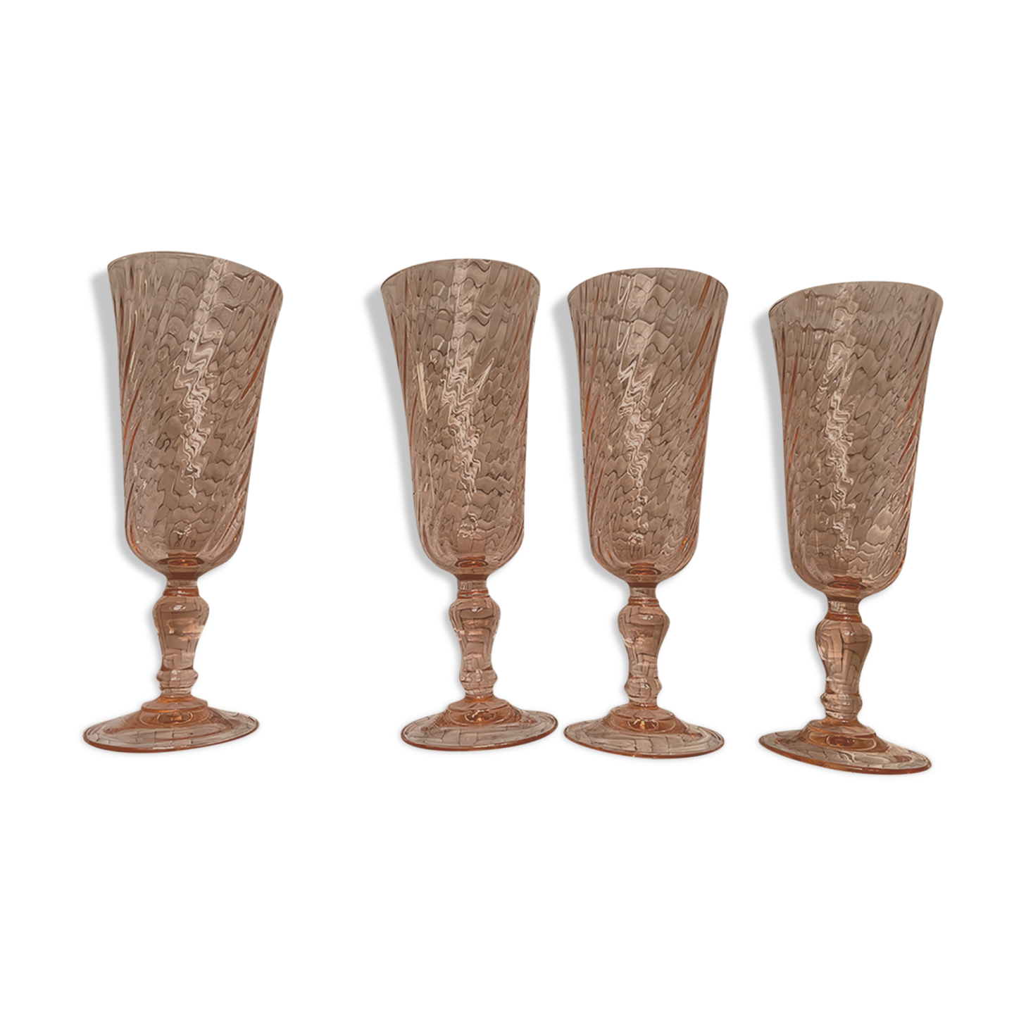 Pink glass champagne flutes from Arcoroc Luminarc model Rosaline