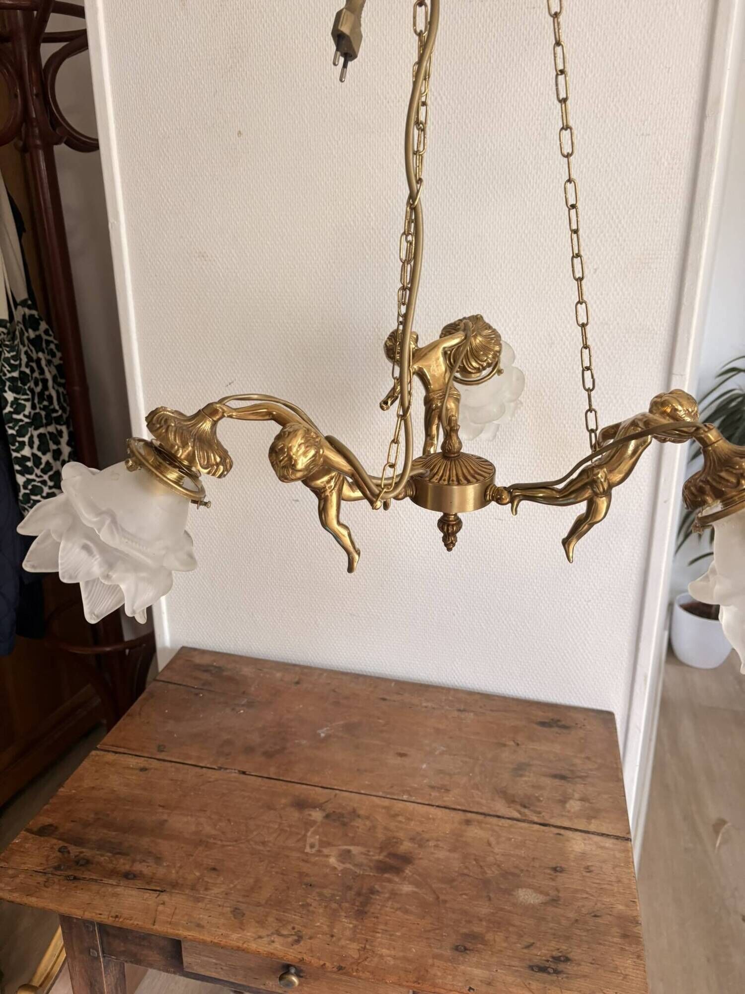Golden bronze lustre with musical cherubs in vintage Louis XV style - lighting