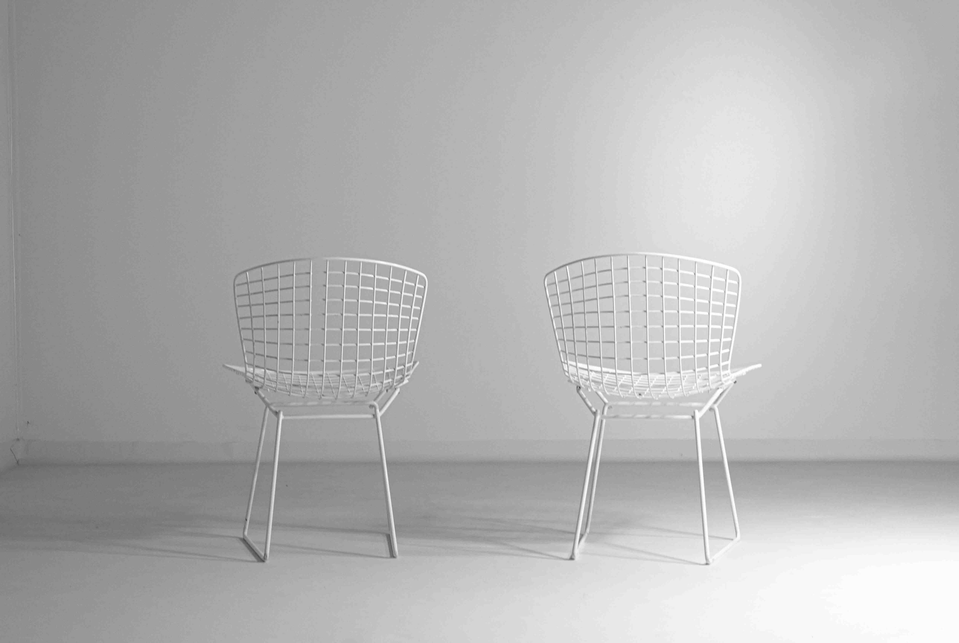 Set of 7 white coated wire chairs by Harry Bertoia for Knoll, 1970s