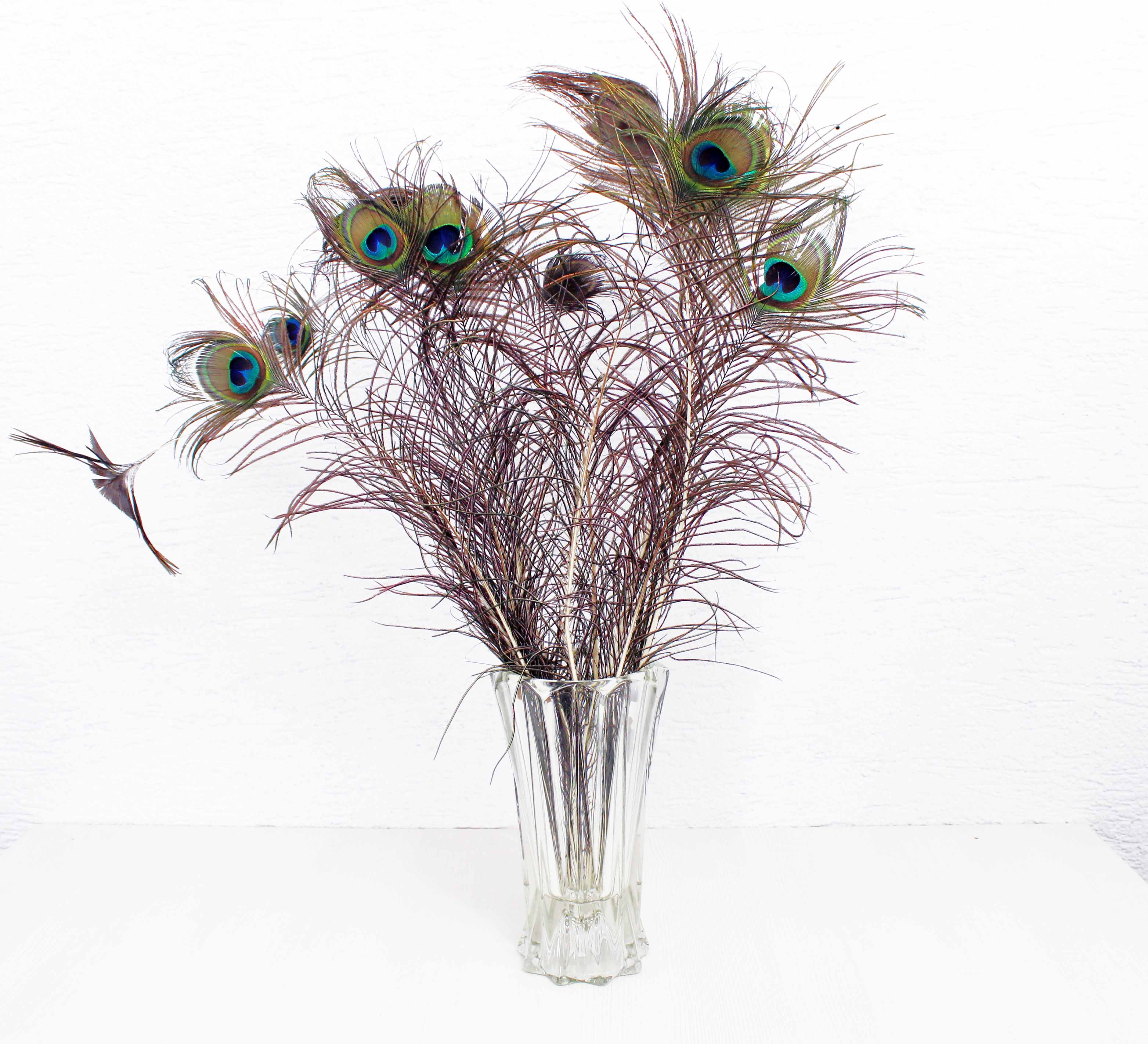 Diamond-shaped glass vase