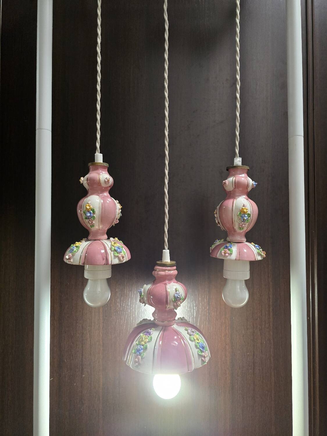 Suspension in antique slipware