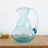 Carafe bleue en verre soufflé bullé