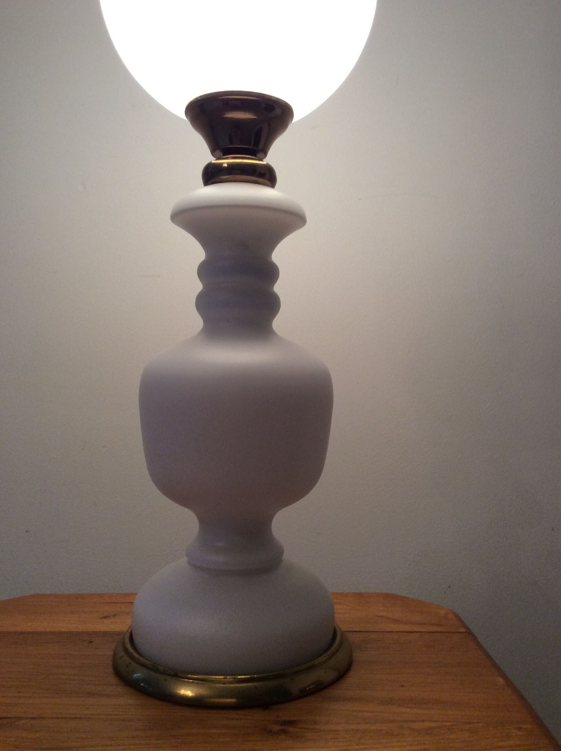 Vintage opaline and brass lamp 60/70