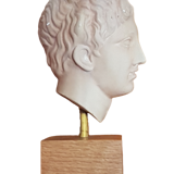 Head to the antique plaster