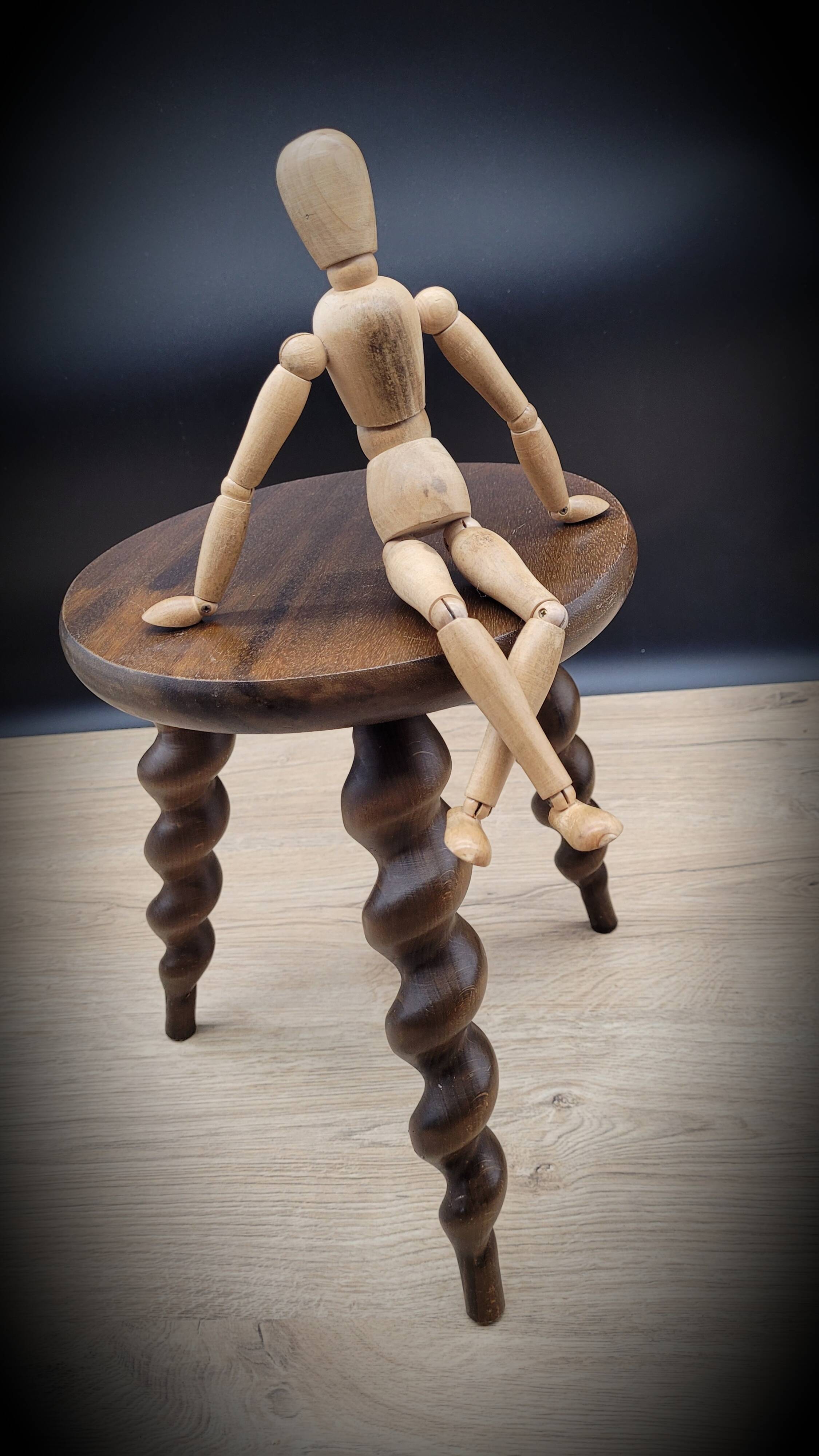 Tripod stool with twisted turned feet