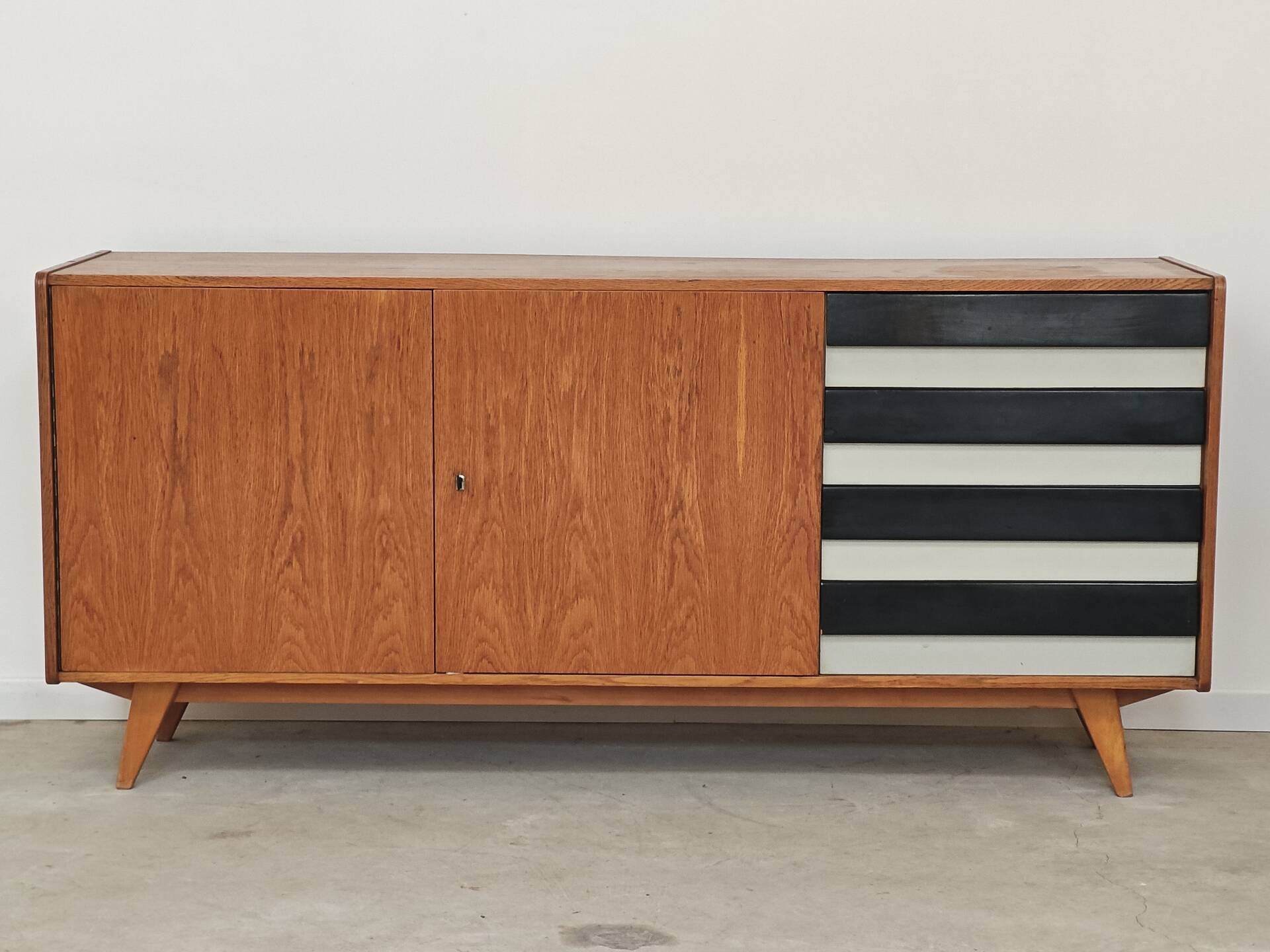 Enfilade U460 in white and black by Jiri Jiroutek for Interier Praha 1960