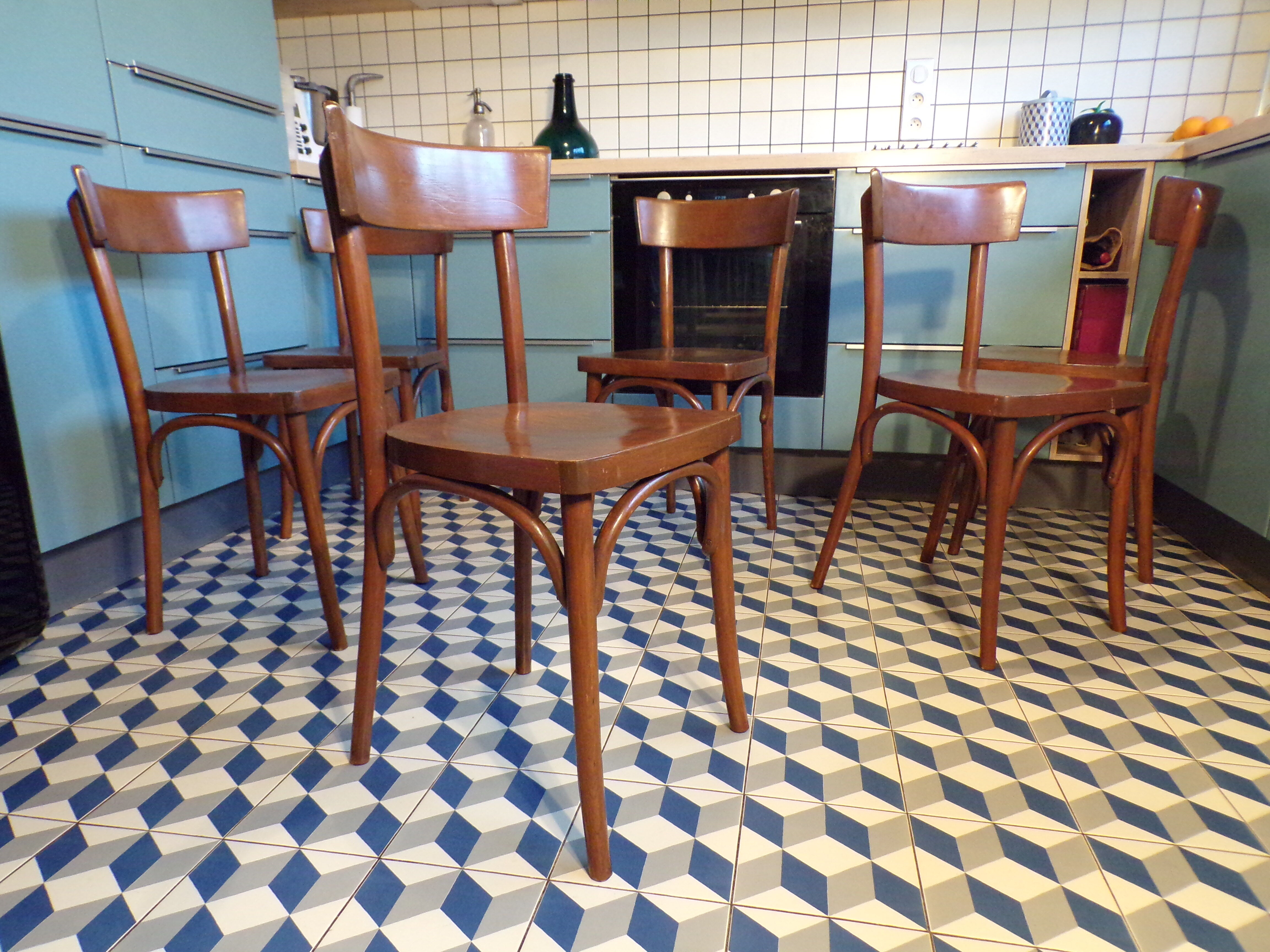 Suite 6 wooden bistro chairs