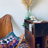 Low separation bookcase