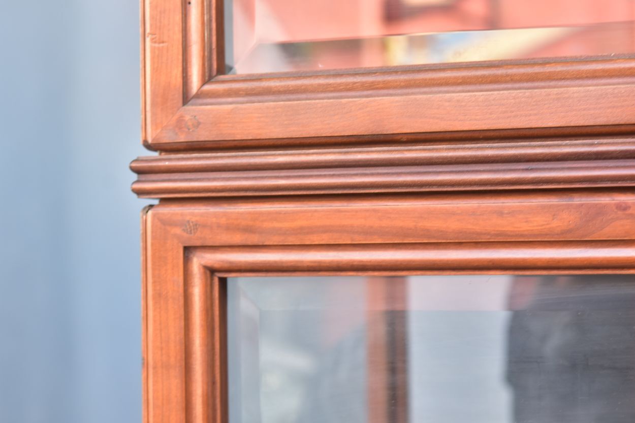 Amazing revolving showcase in 50s cherry