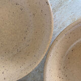 4 hollow plates in speckled stoneware