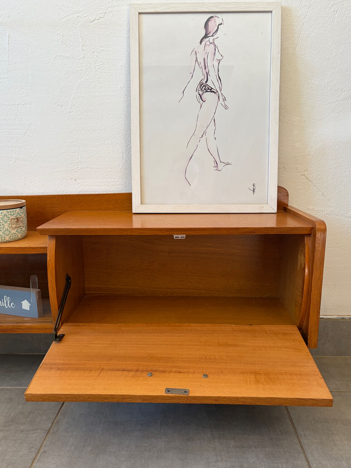 Shallow low vintage enfilade