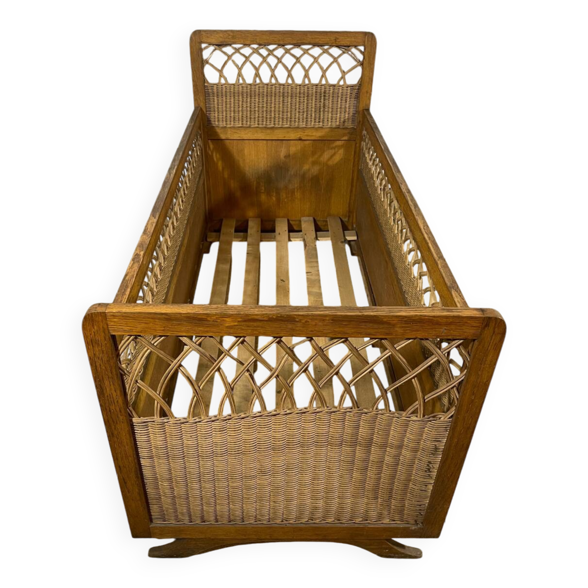 Children's bed in wood and wicker from the 50s and 60s