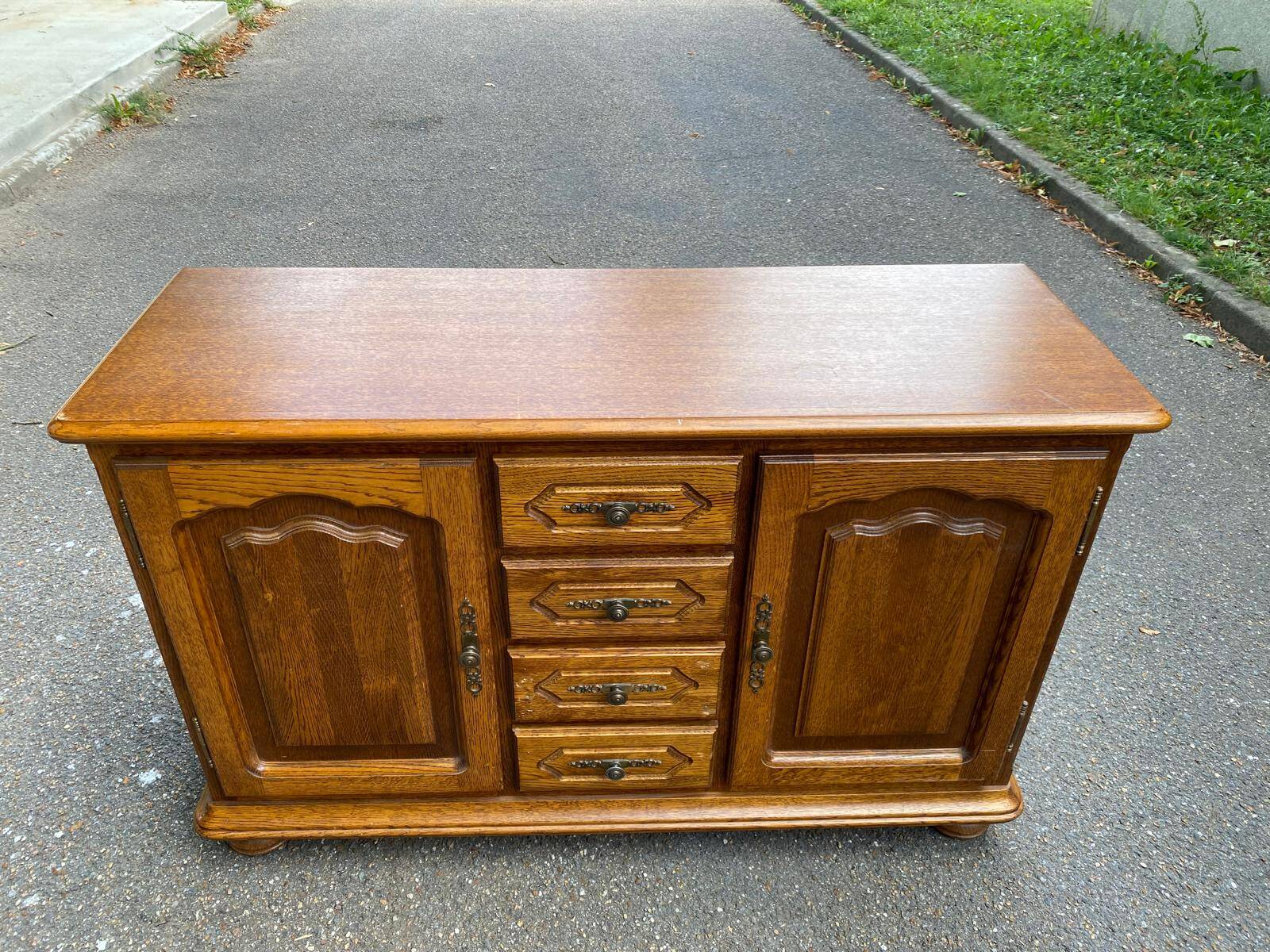 English sideboard with 2 doors and 4 drawers in solid wood 130cm