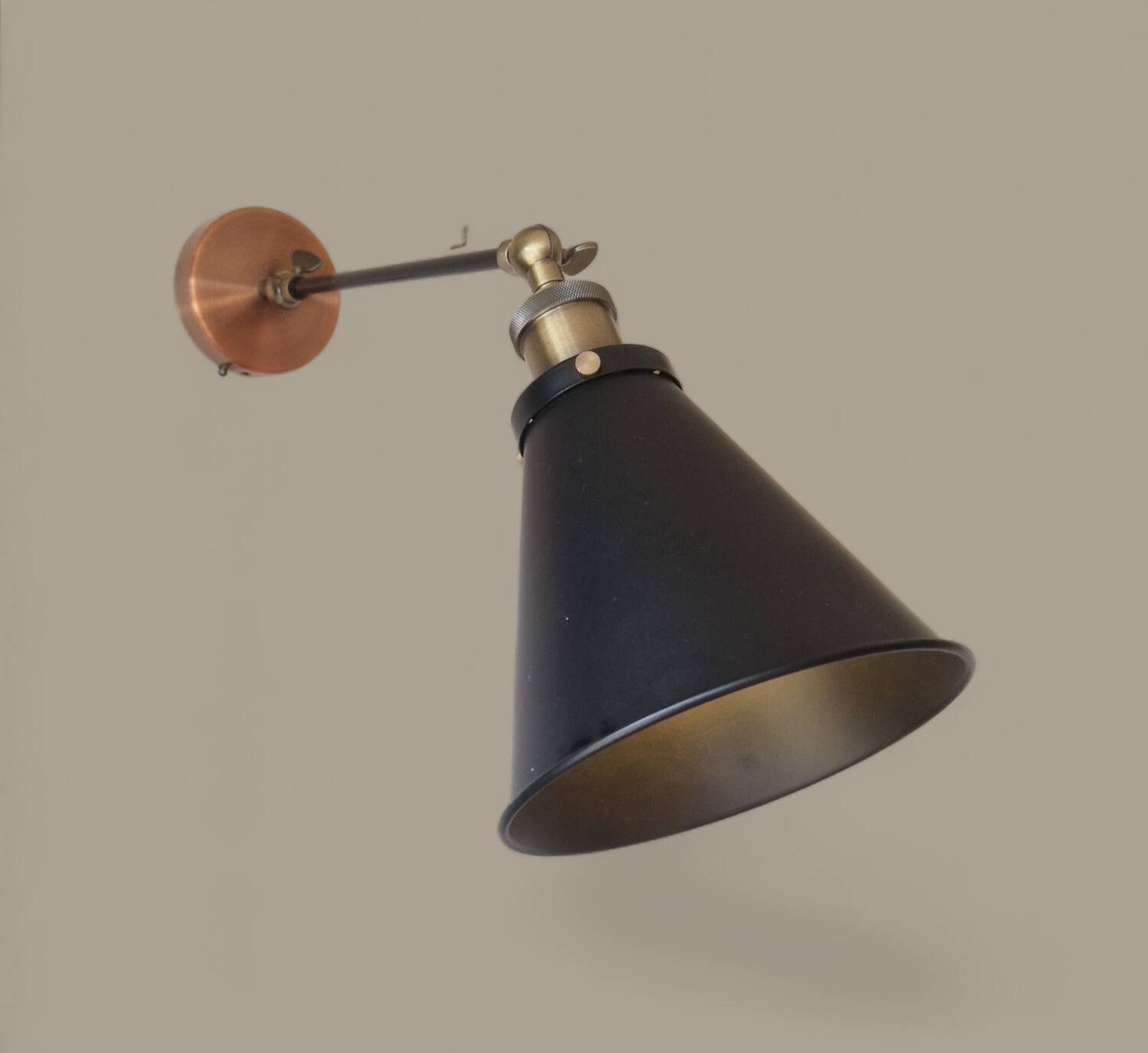 Industrial design wall light - Aluminium and brass