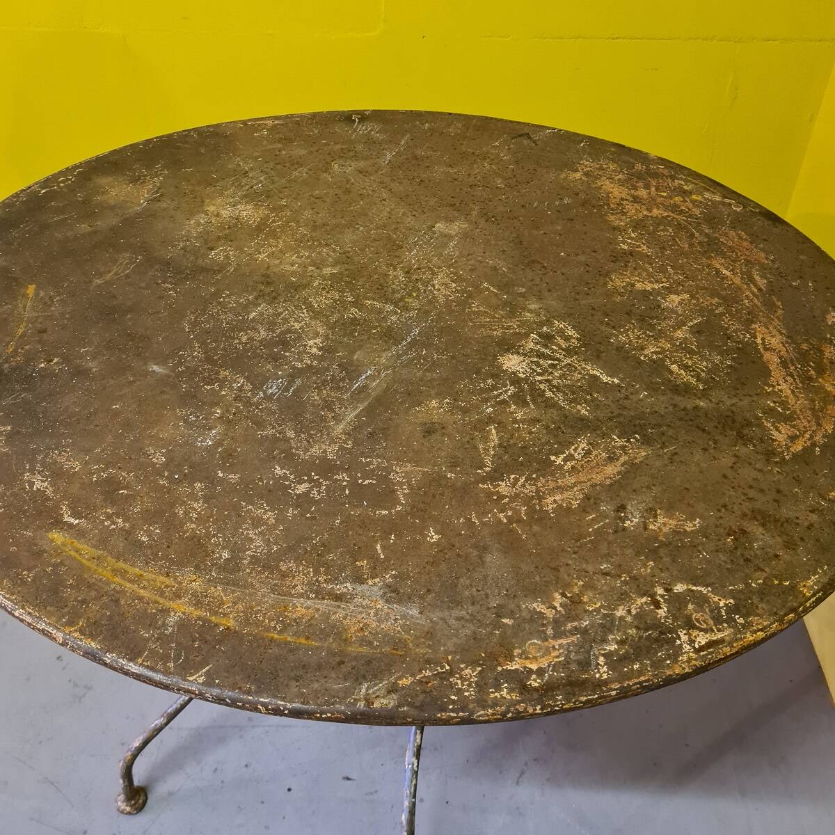 Table pliante de jardin ronde en métal française vers 1920