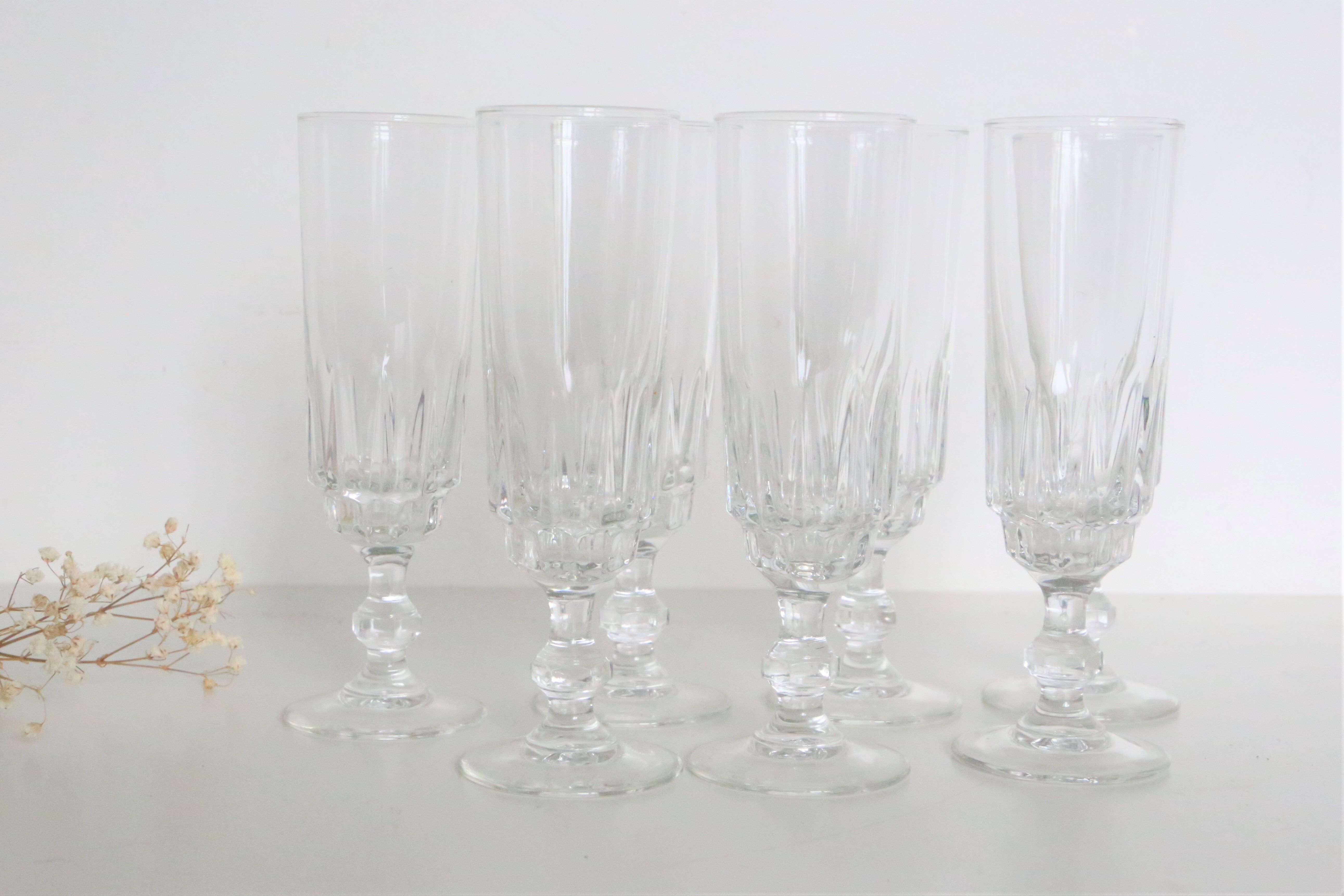 Ensemble de 7 flutes à champagne, verre, vintage