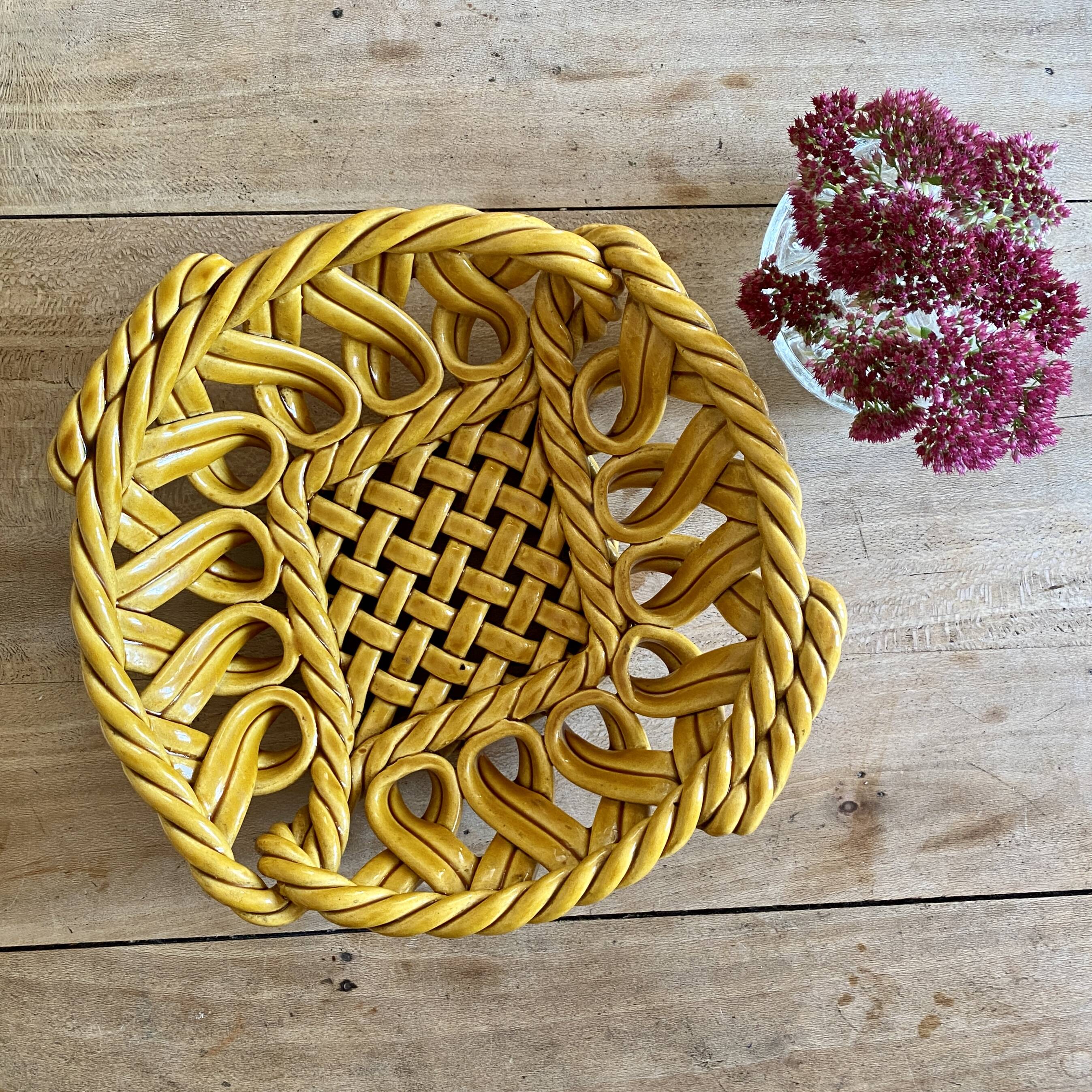 Corbeille vintage en céramique tréssée