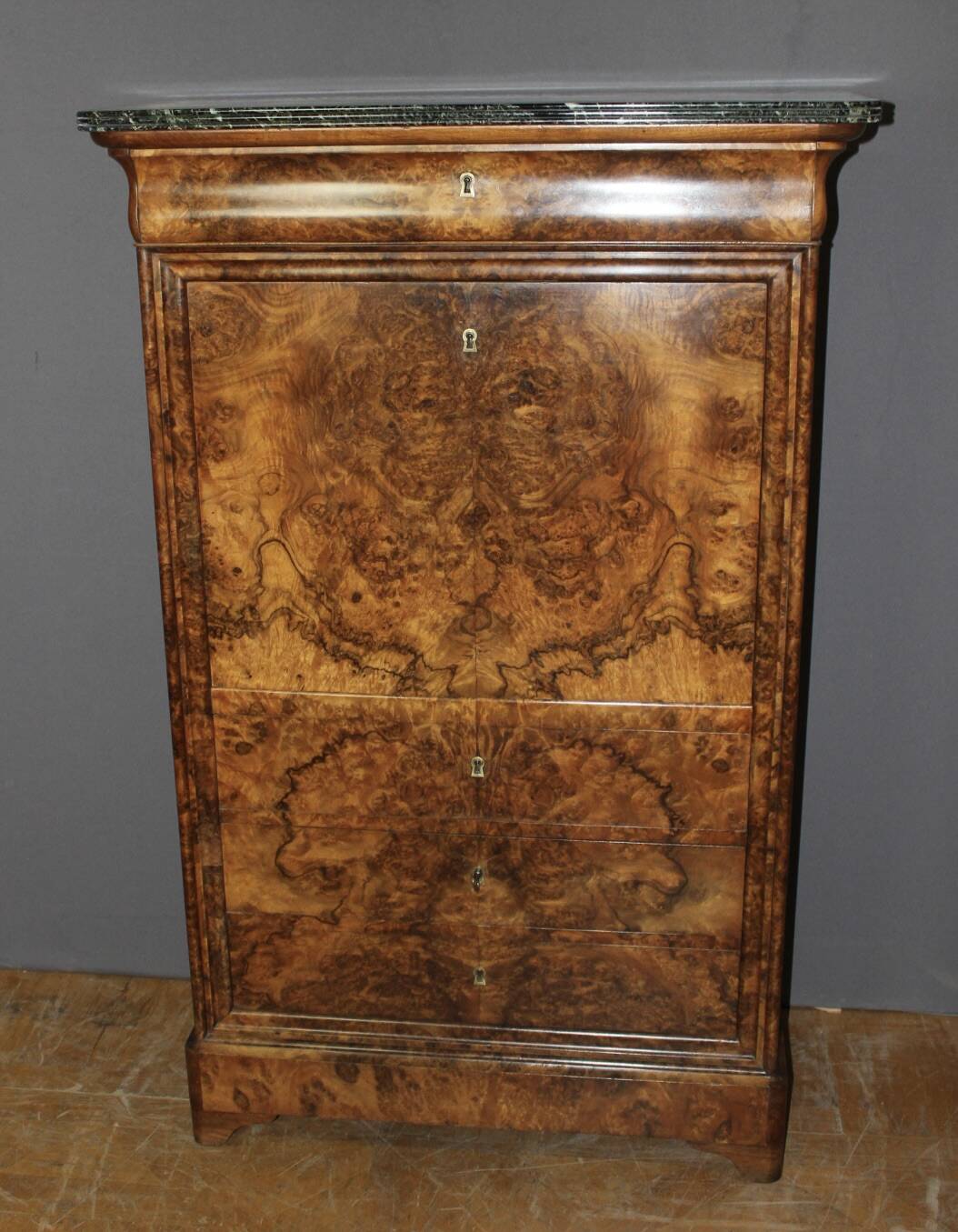 Louis Philippe period secretary in walnut veneer, 19th century.