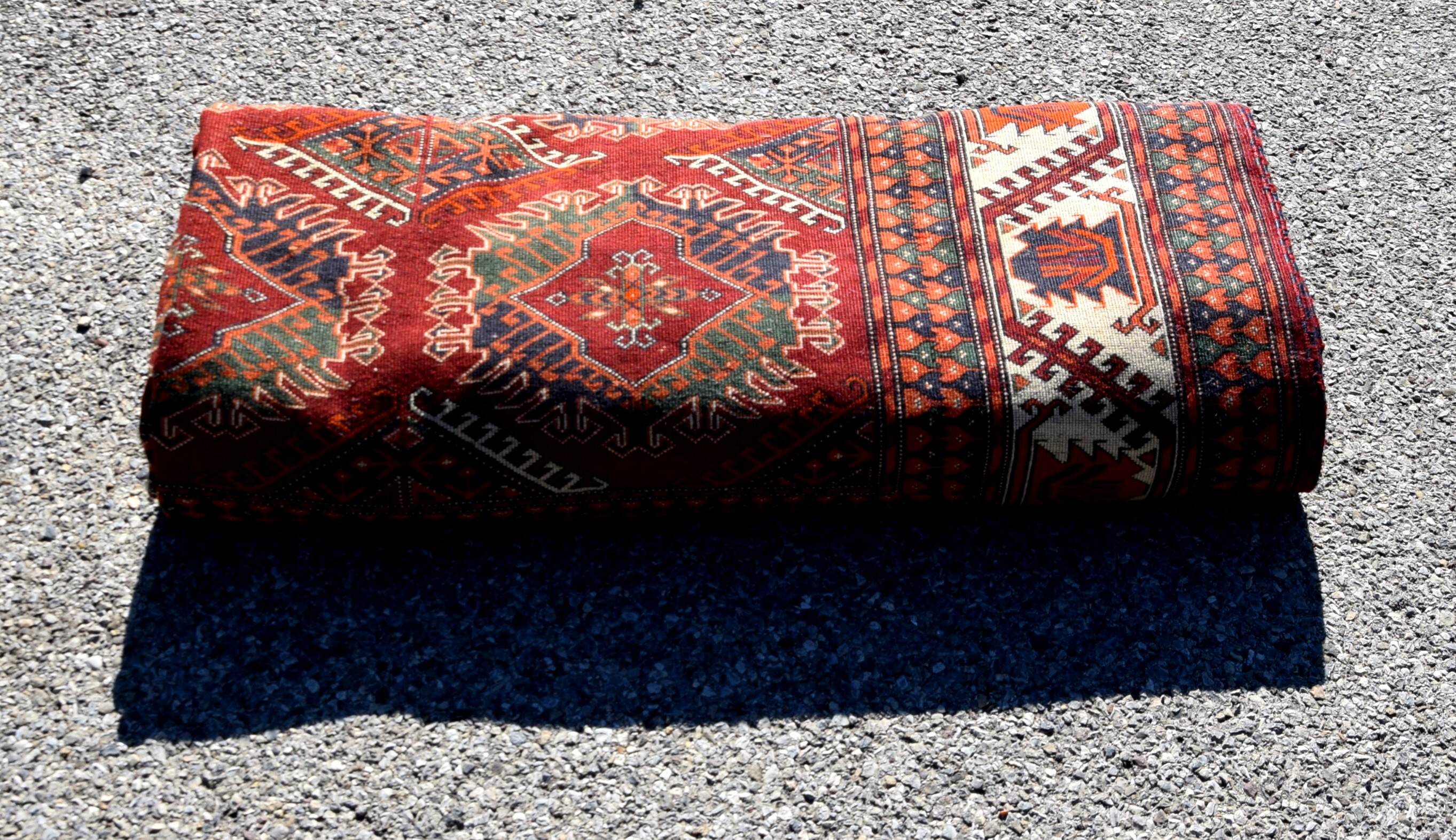 Turkmen Kizil-ayak Bukhara Rug: 2.65 X 1.85 - Handmade