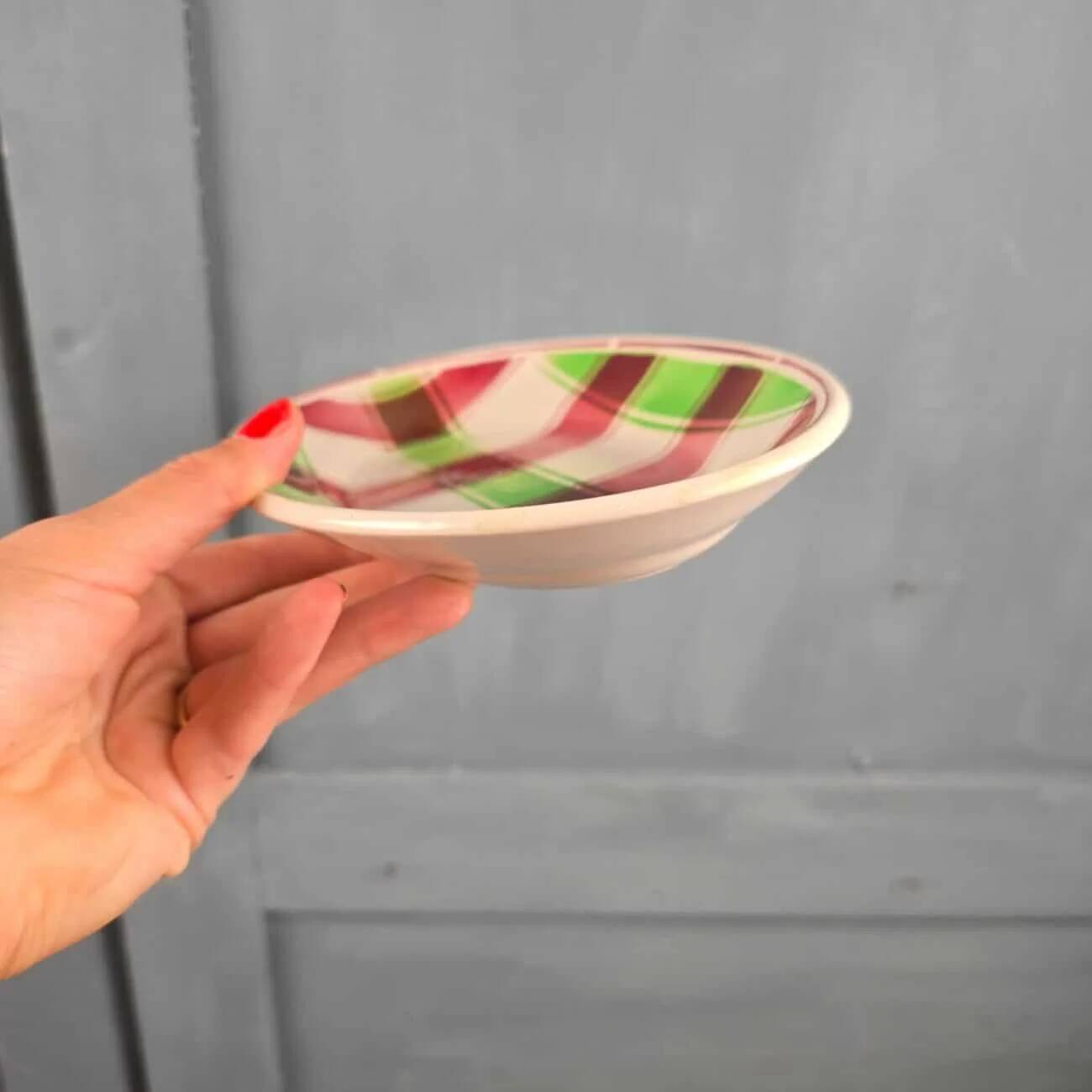 Set of 2 Sarreguemines and Digoin dishes in the Sousse model, Scottish pattern.