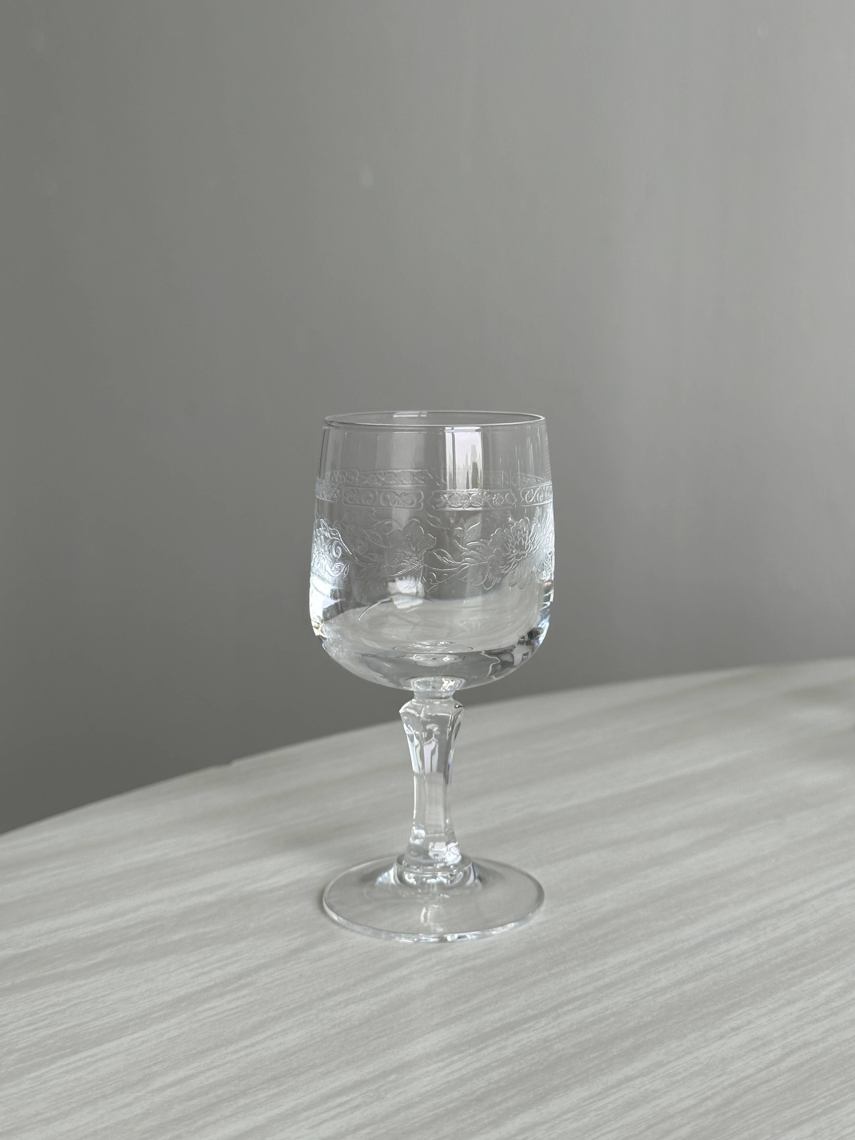 10 crystal liqueur glasses with floral motifs, Matignon model