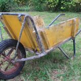 Wheelbarrow with 2 removable leaves from the 1950s