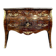 Commode sauteuse galbée en laque à décor Chinois époque début XXeme