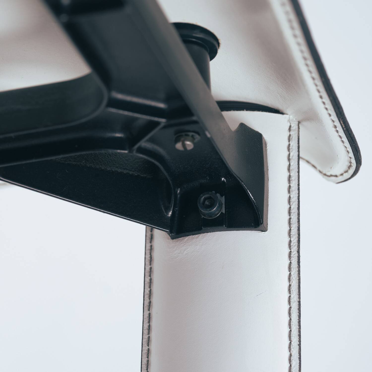 White Italian leather highback dining chairs by Ycami Italy, set of 4, 1980s