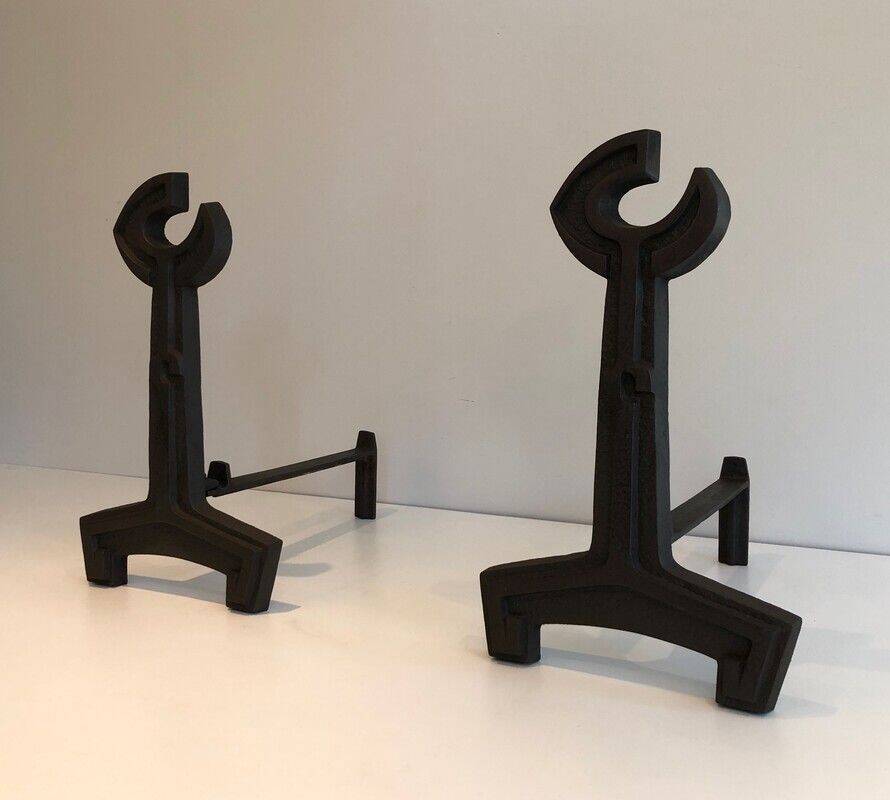 Paire de chenets modernistes en fonte et fer forgé