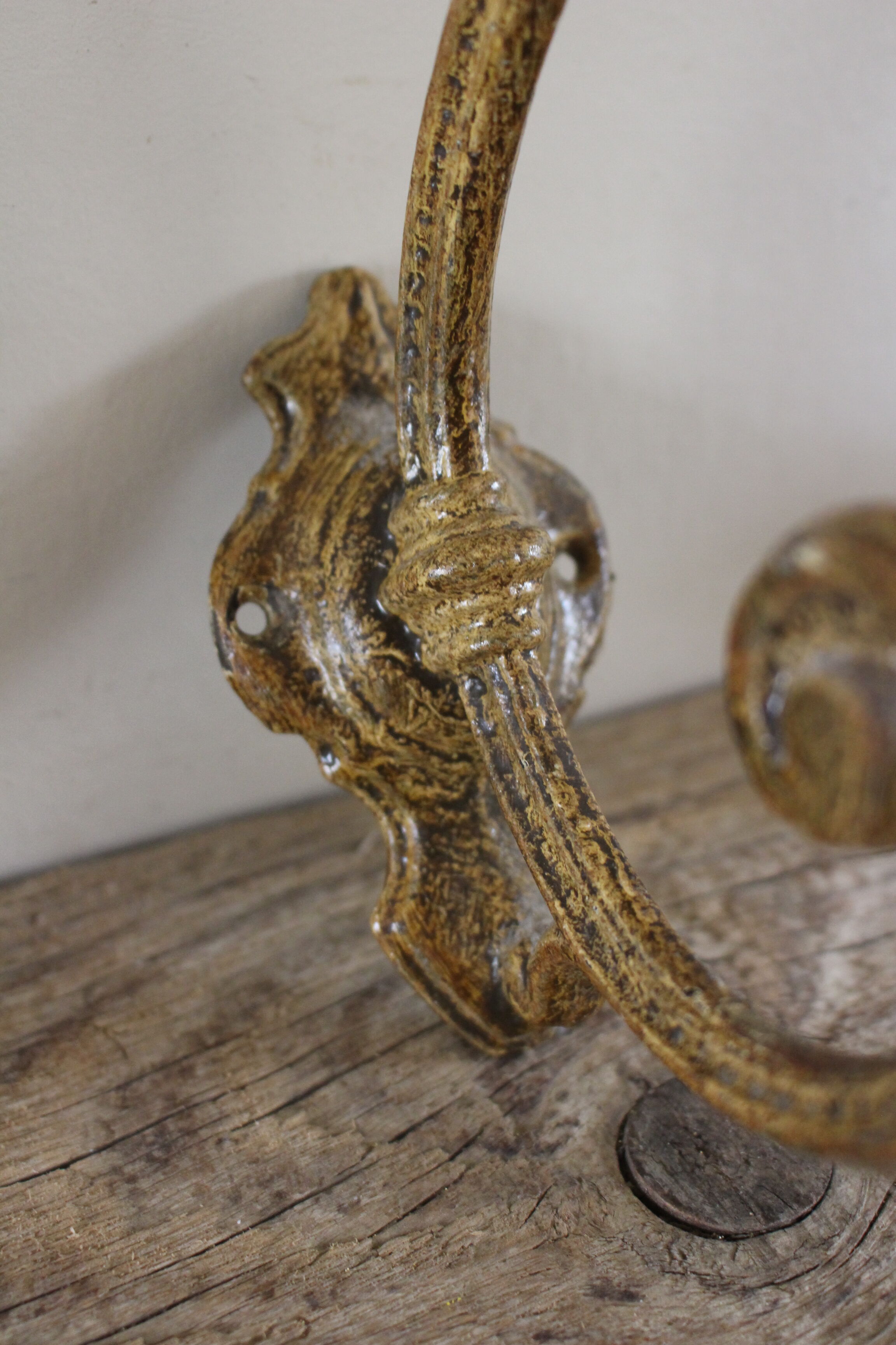 Coat rack metal rocaille hook round hook