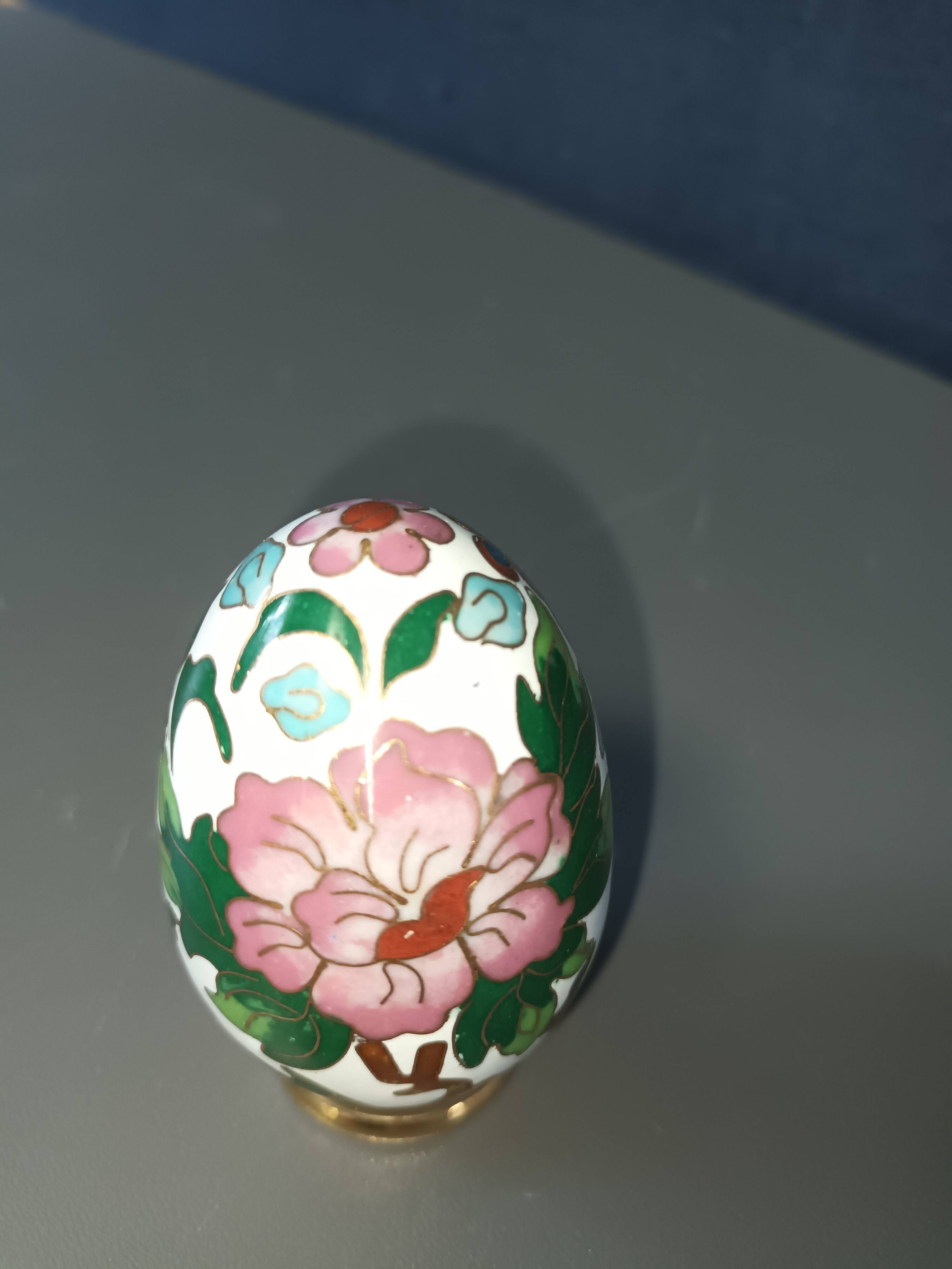 Decorative cloisonné egg