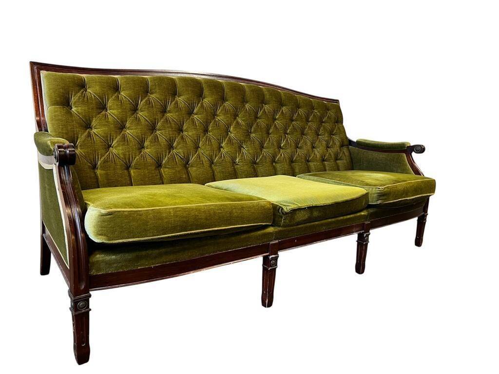 Canapé vintage vert mousse / chesterfield / canapé