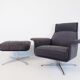 Fauteuil Kaufeld Siesta 62  grise avec pouf par Jacques Brule