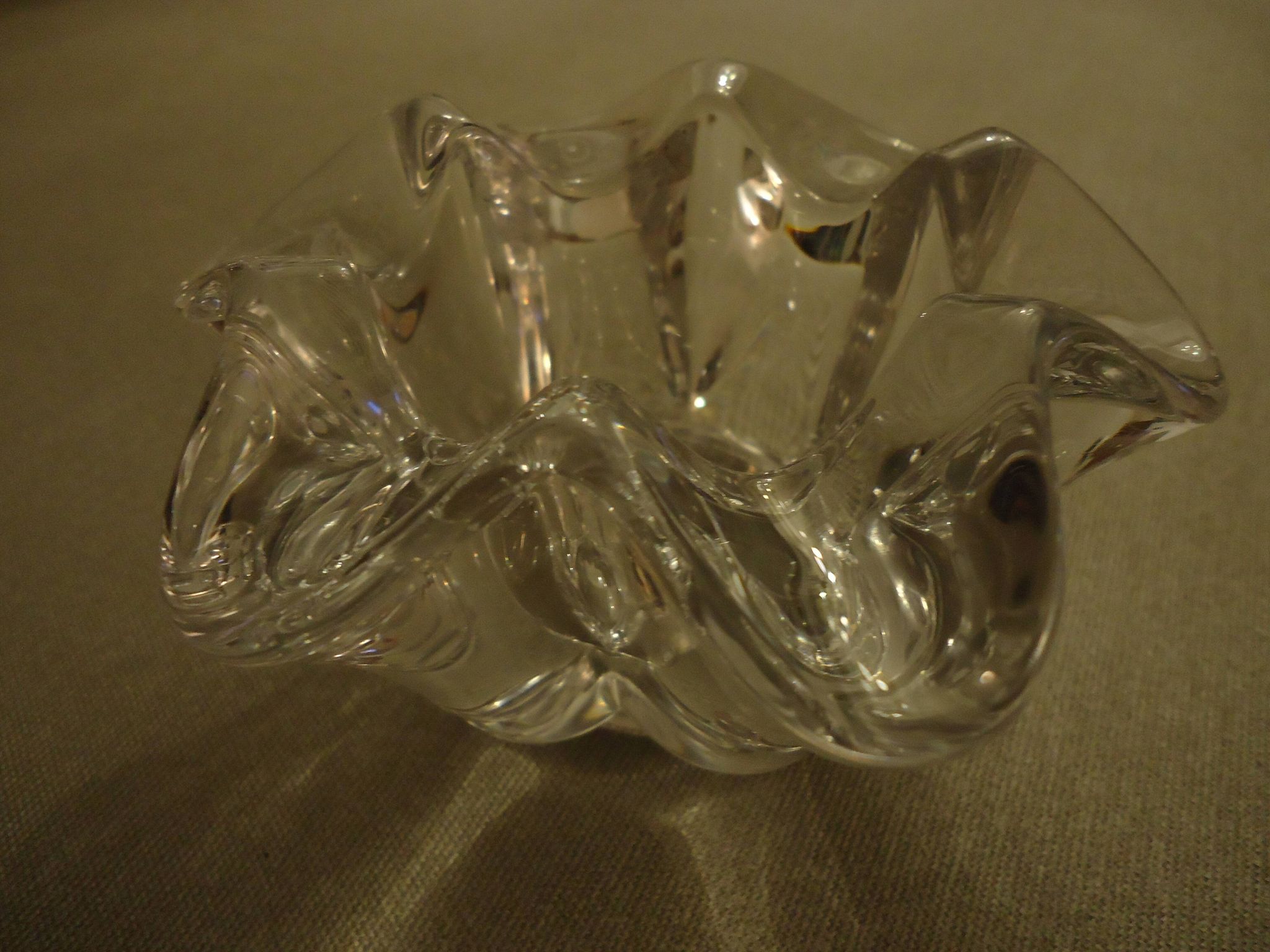 Cendrier vide-poche de forme corolle, cristal de Vannes Le Chatel (A 240)