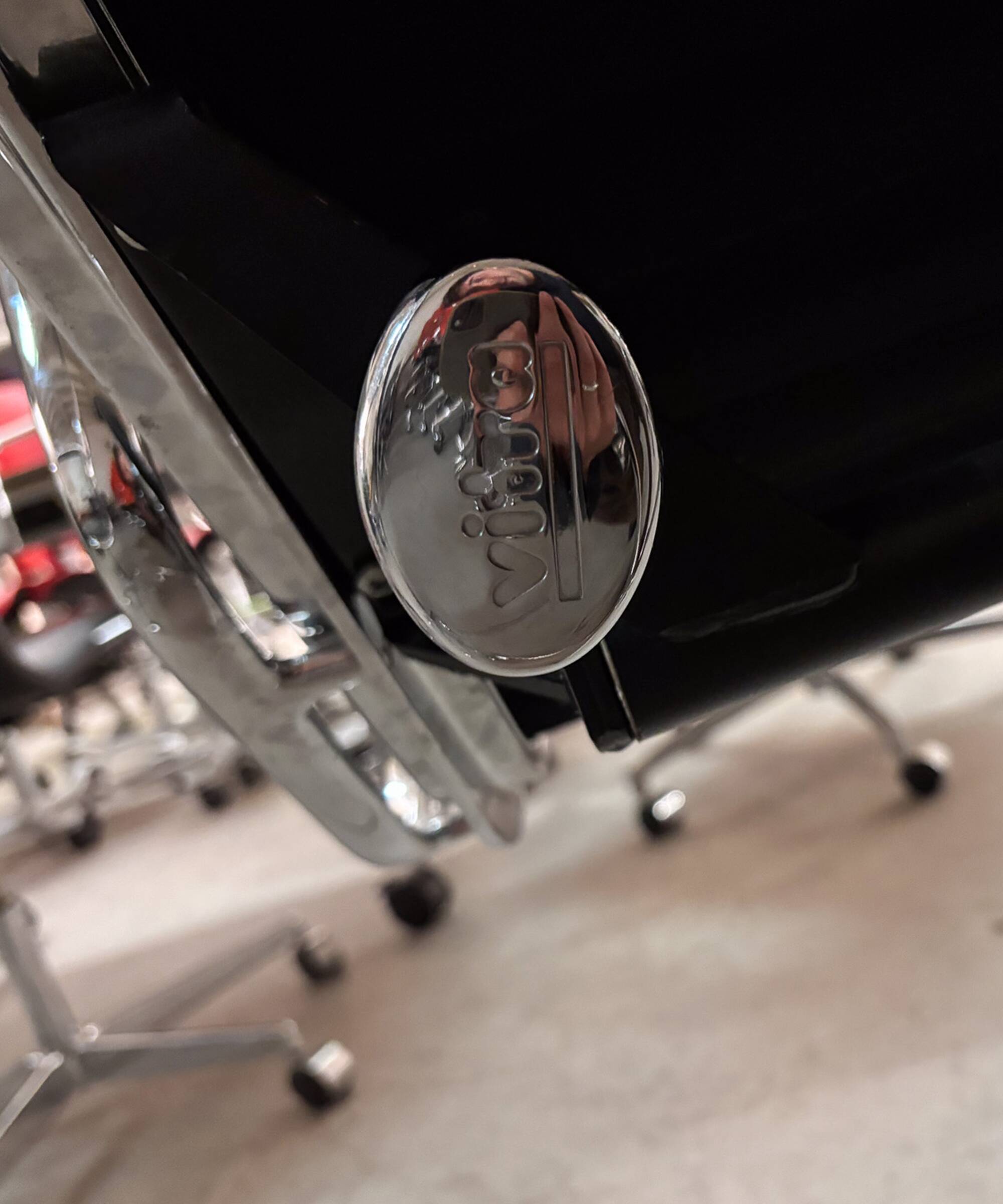 Vitra EA 119 Charles & Ray Eames, cuir et aluminium – noir – chaise de bure