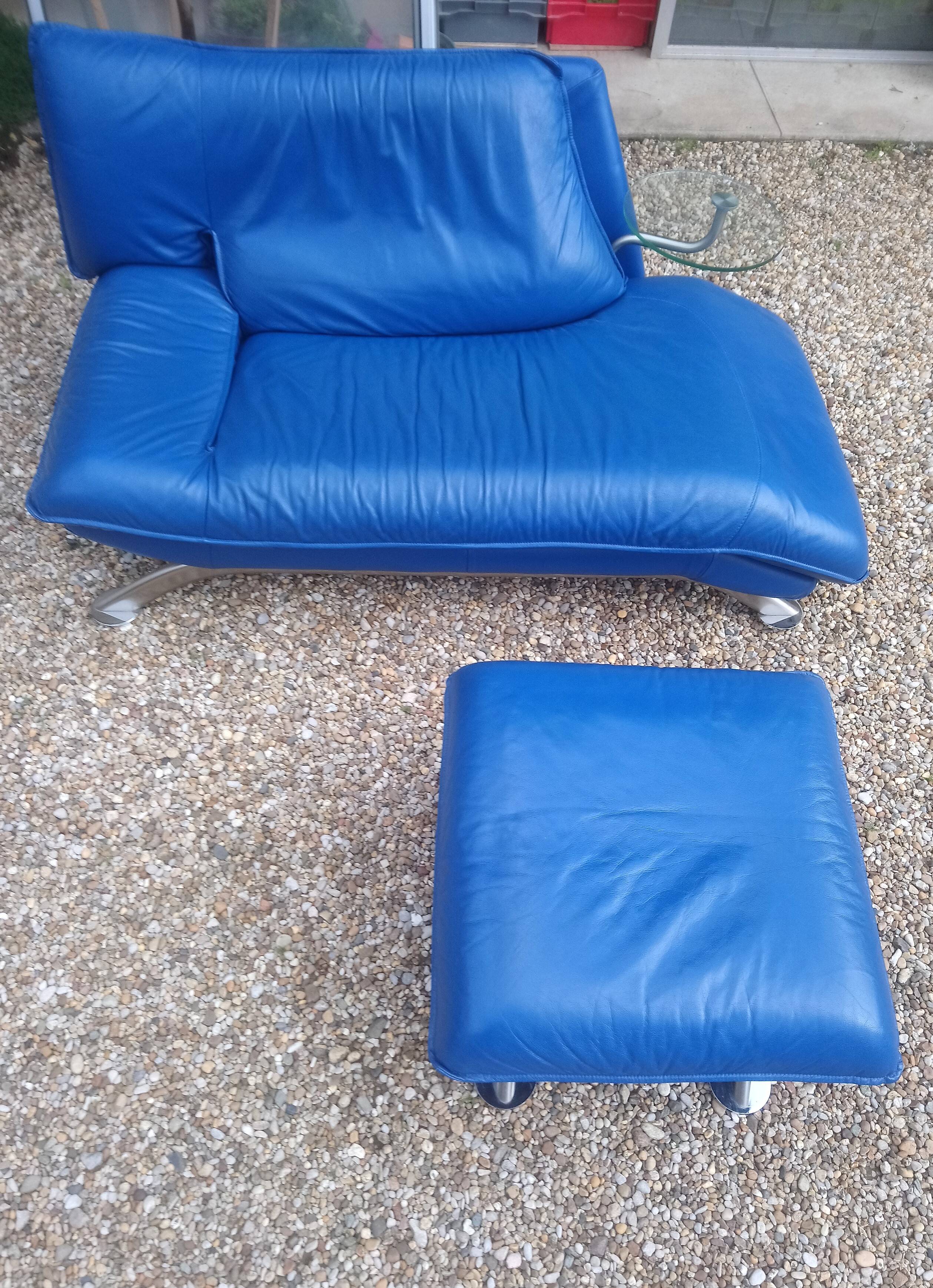 Chaise longue et reposepieds en cuir Nicoletti Home fabriqué en Italie bleu