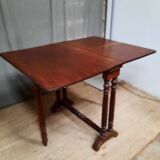 Drop-leaf table called get leg