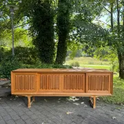 Low Oak Sideboard, Henry Kjaernulf Style, 1960-1970, Danish Design. Mid-Century Modern Style.