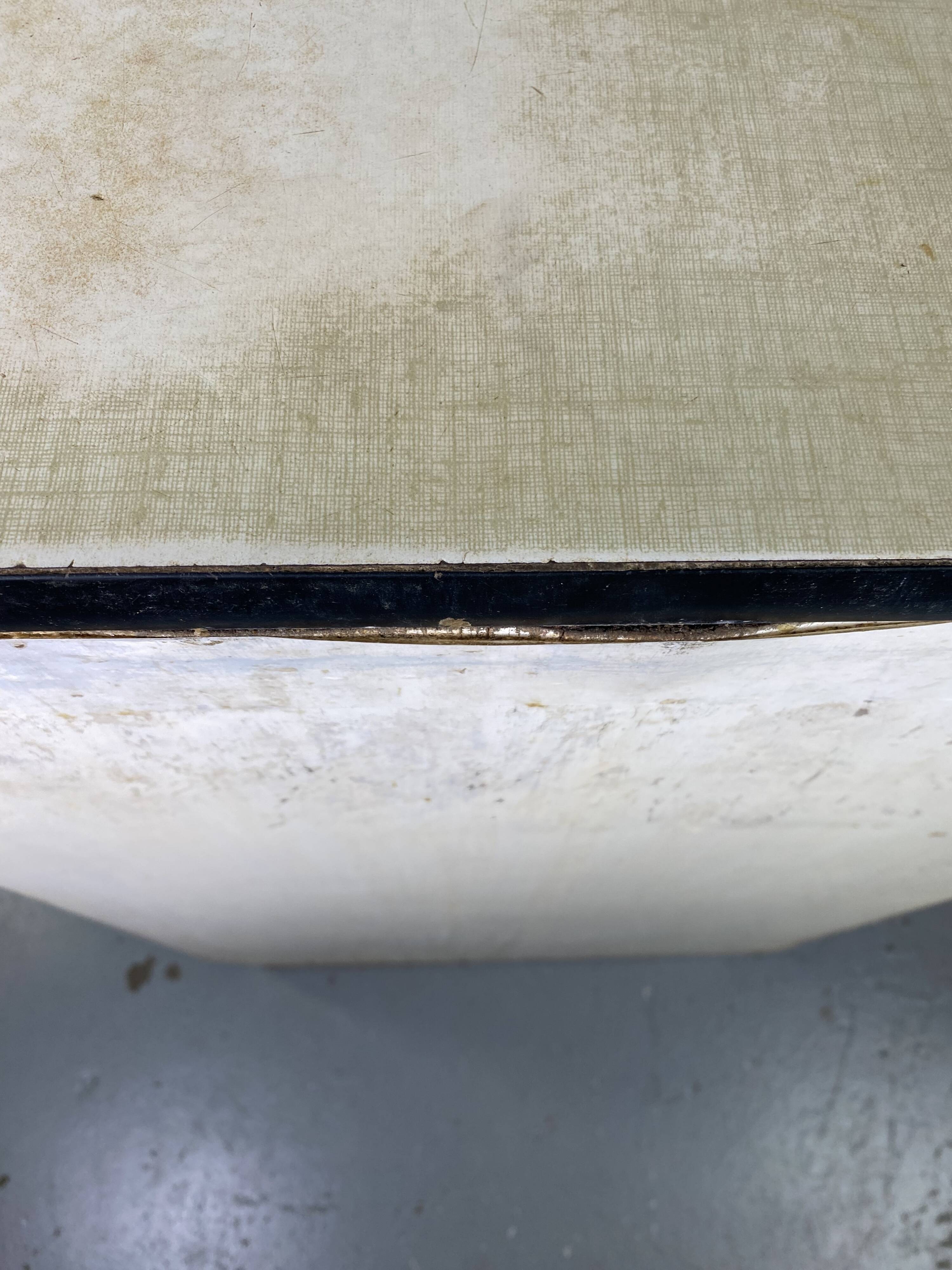Kitchen sideboard in weathered Formica