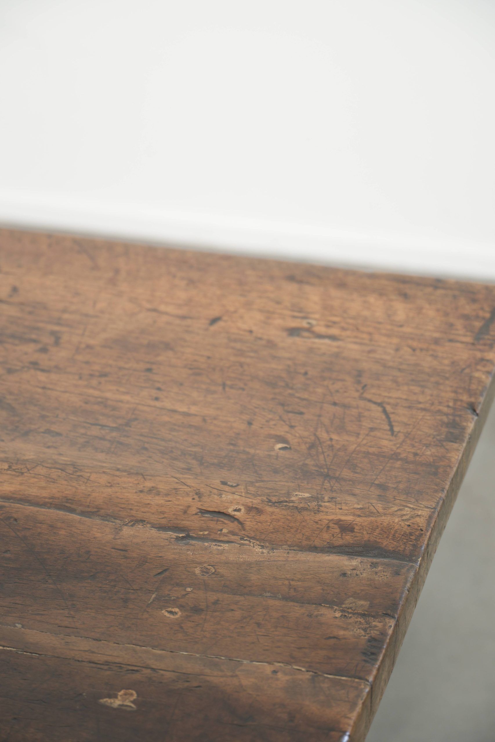 Antique walnut 18th-century Southern European coffee table with two drawers