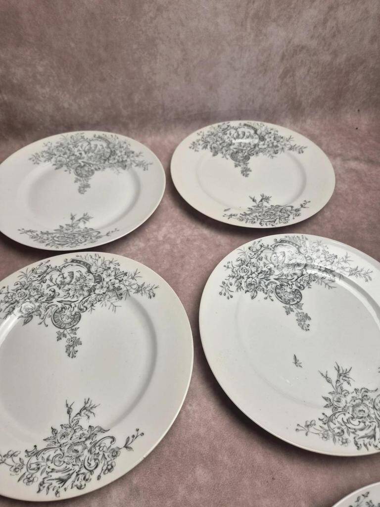 10 antique porcelain plates – Aux Lions de Faïence Paris – 19th century