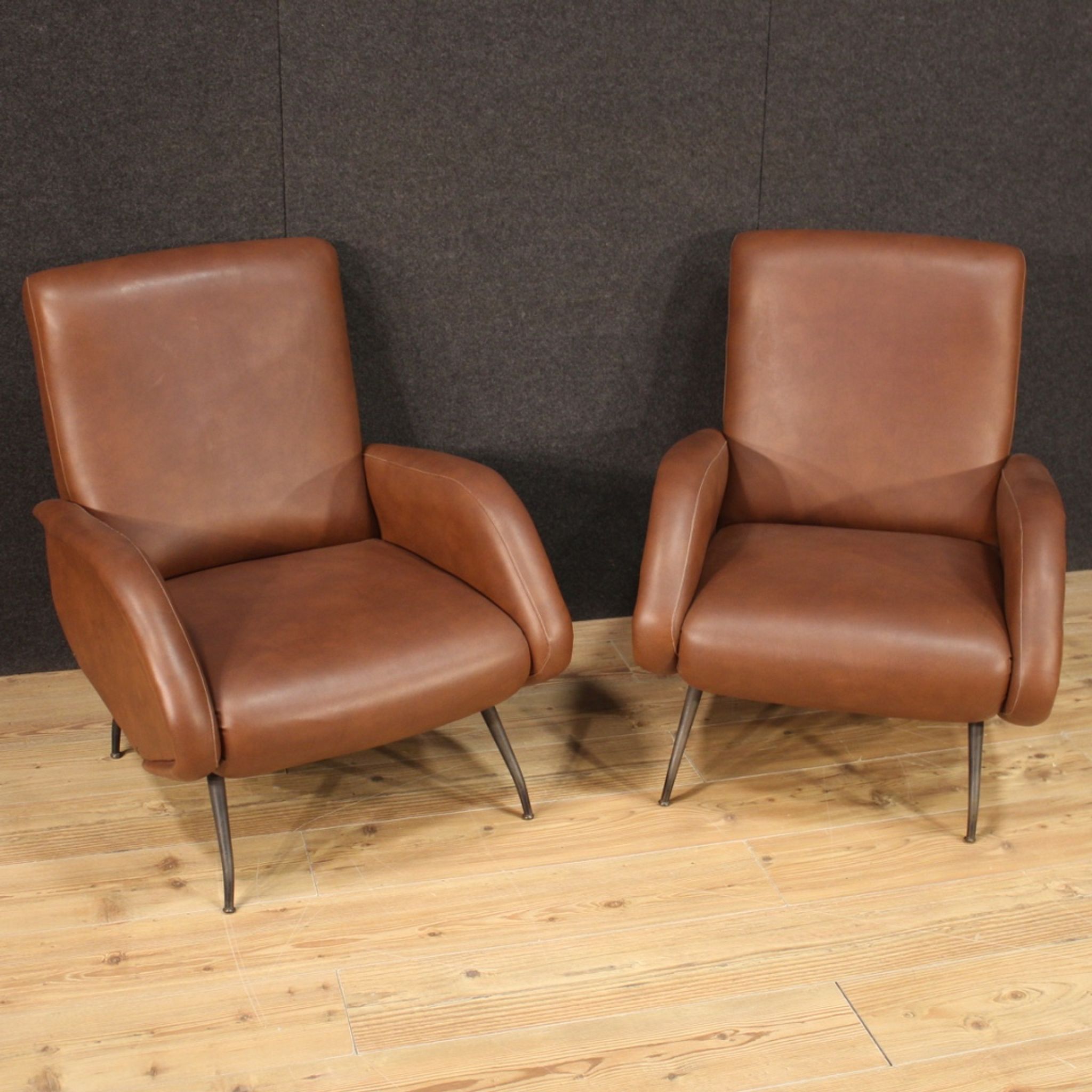 Belle paire de fauteuils des années 70